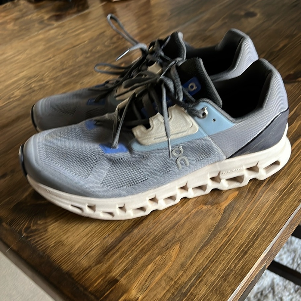 On cloud cloudstratus 2. Size 11.5. No tears or stains.